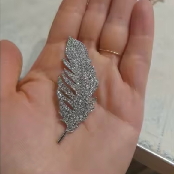 Rhinestone Silver Feather Brooch - Picture 5 of 5